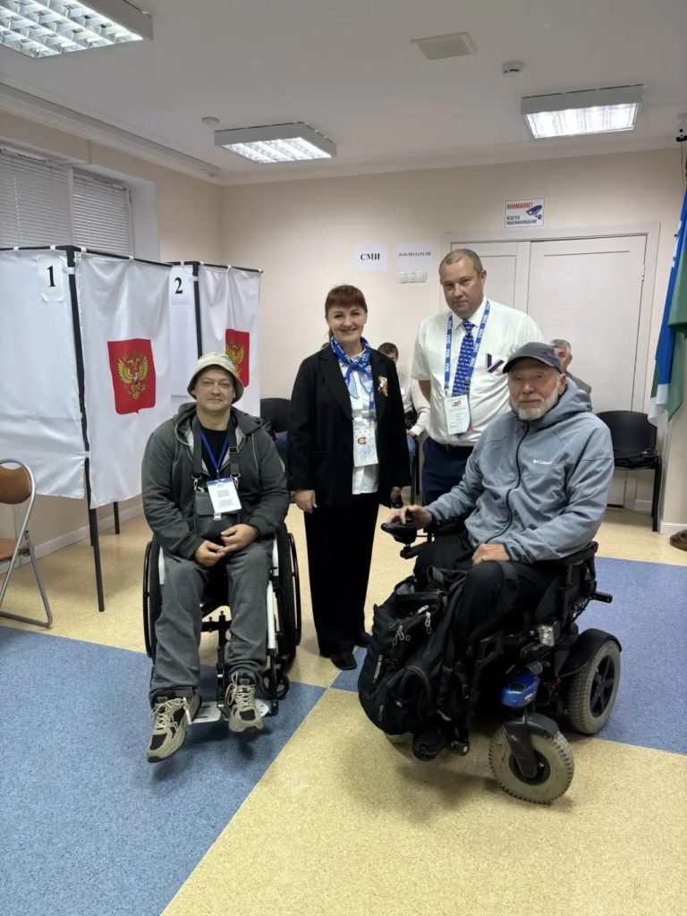 На выборах, прошедших с 18 по 20 сентября 2026 года, сотрудники РОДИК «Преобразование» в качестве членов мониторинговой группы от Уполномоченного по правам человека ХМАО-Югры проверяли избирательные участки в Ханты-Мансийске.